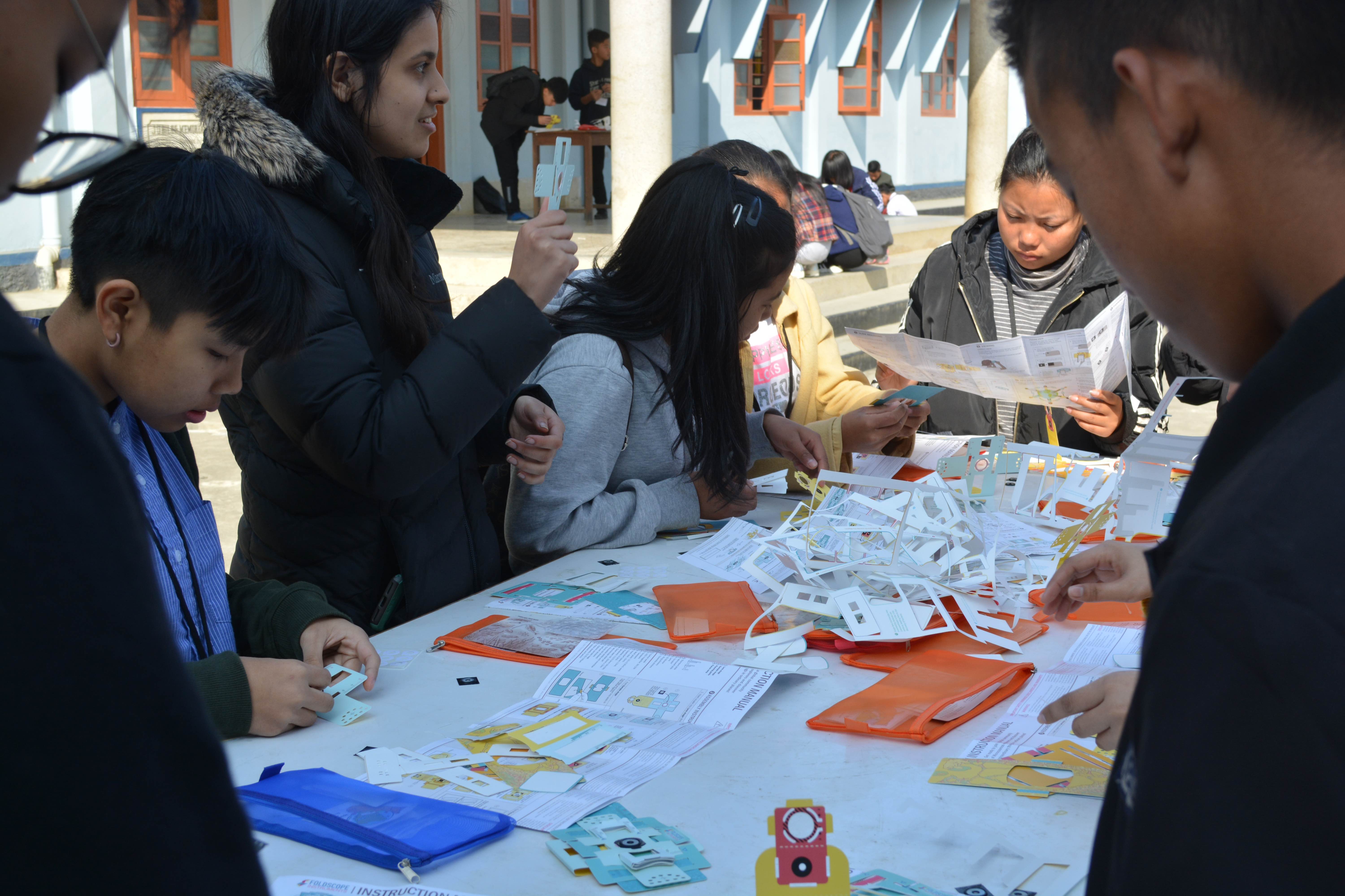 shivani_leads_foldscope_activity.jpg