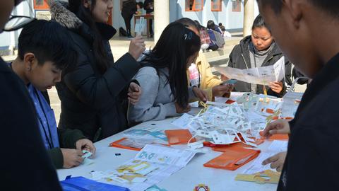 shivani_leads_foldscope_activity.jpg
